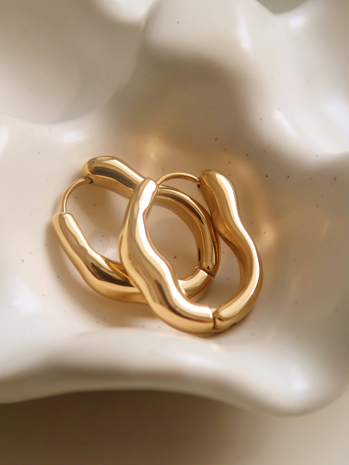 Flanerie Darcy 18K Gold Non-Tarnish Oval Hoop Earring