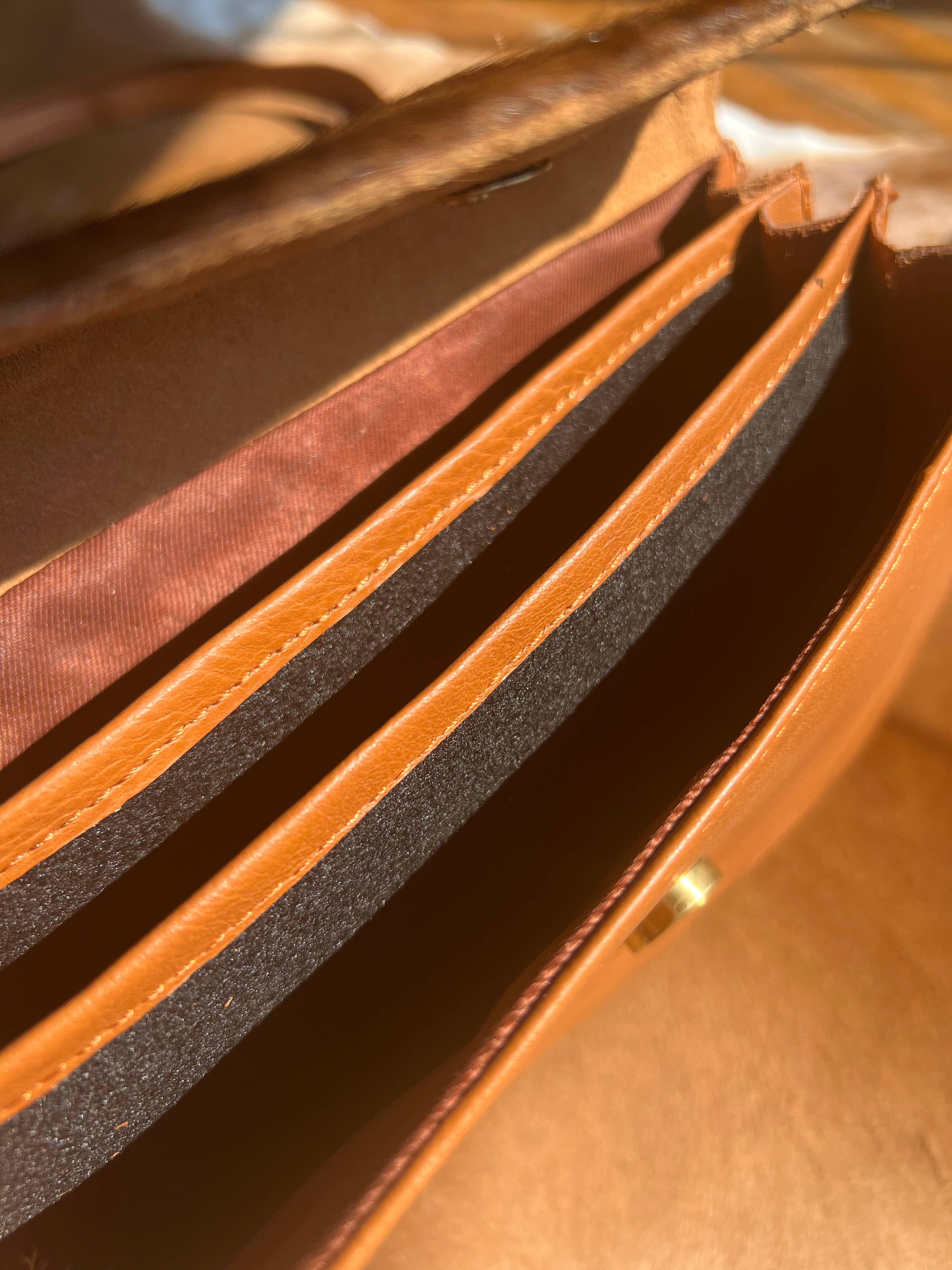 Westrian International Cowhide Leather Keep It Simple Crossbody Purse